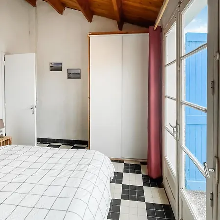 Pet Friendly In Lile-dyeu With Kitchen Holiday home