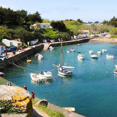 Pet Friendly In Lile-dyeu With Kitchen Holiday home