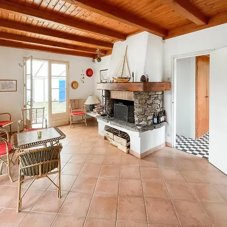 2 Bedroom Gorgeous In L'ile-d'yeu *