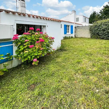 Pet Friendly In Lile-dyeu With Kitchen * Ile d'Yeu