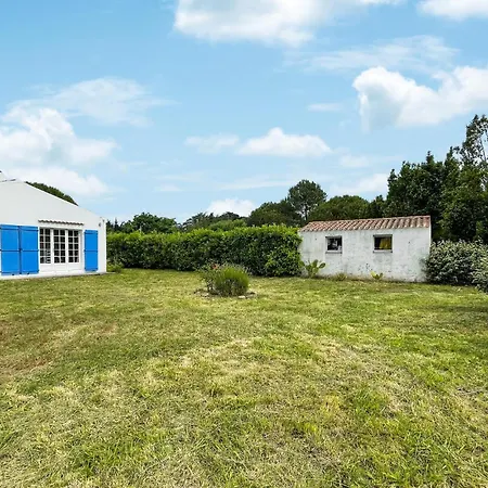 Pet Friendly In Lile-dyeu With Kitchen