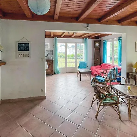 Maison A 200 M De La *