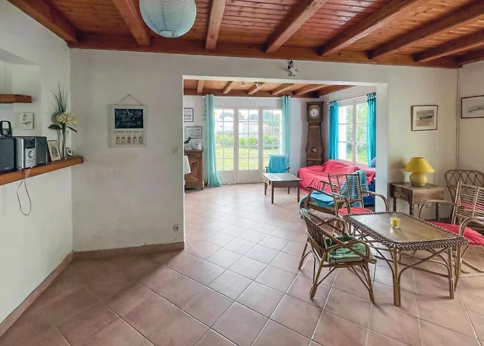 Maison A 200 M De La *